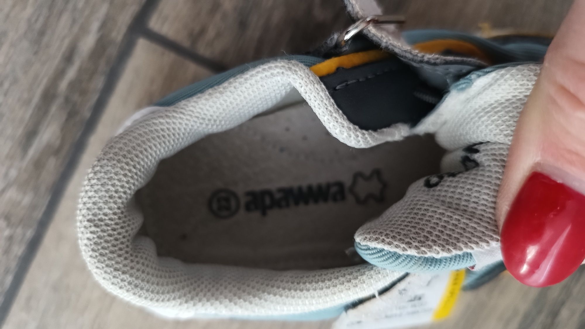 Кросівки  Apawwa
