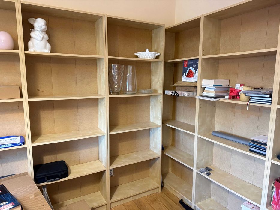 Regał na książki w dobrym stanie