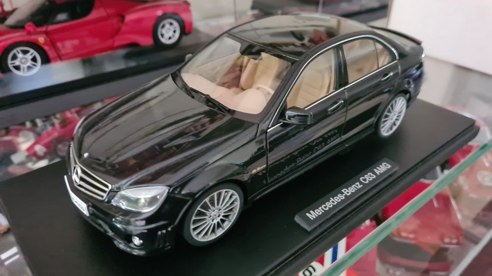 Wyjątkowy Mercedes C63 AMG Autoart 1 18