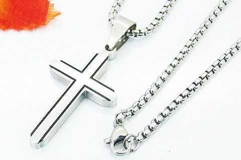 Naszyjnik z krzyżykiem srebrny stal chirurgiczna ramka czarna LM49