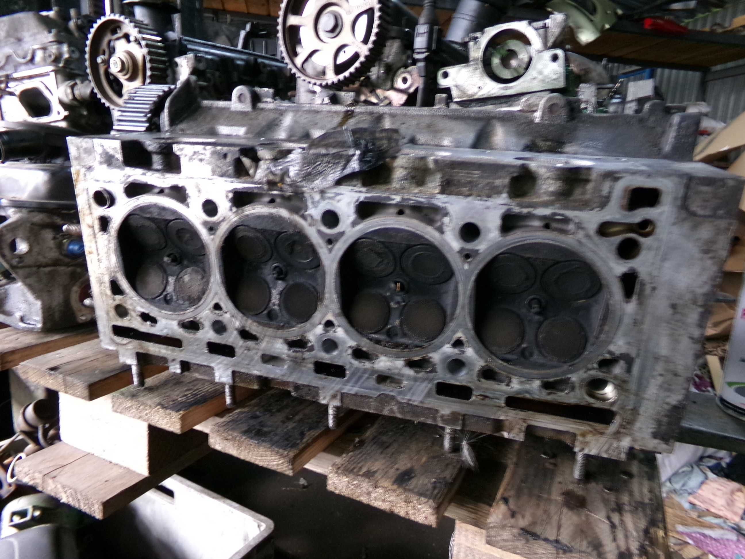 Kwi55 Głowica silnika 5841 renault laguna II 1.8 16v KZFR wysyłka