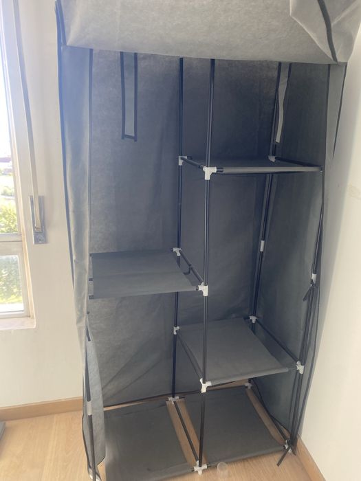 Guarda roupa preto