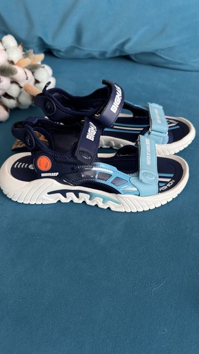 Сандалі легенькі та дуже зручні 36 розмір