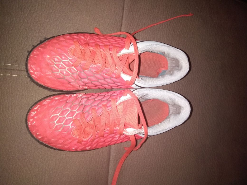 Turfy nike hypervenom. Rozmiar 34