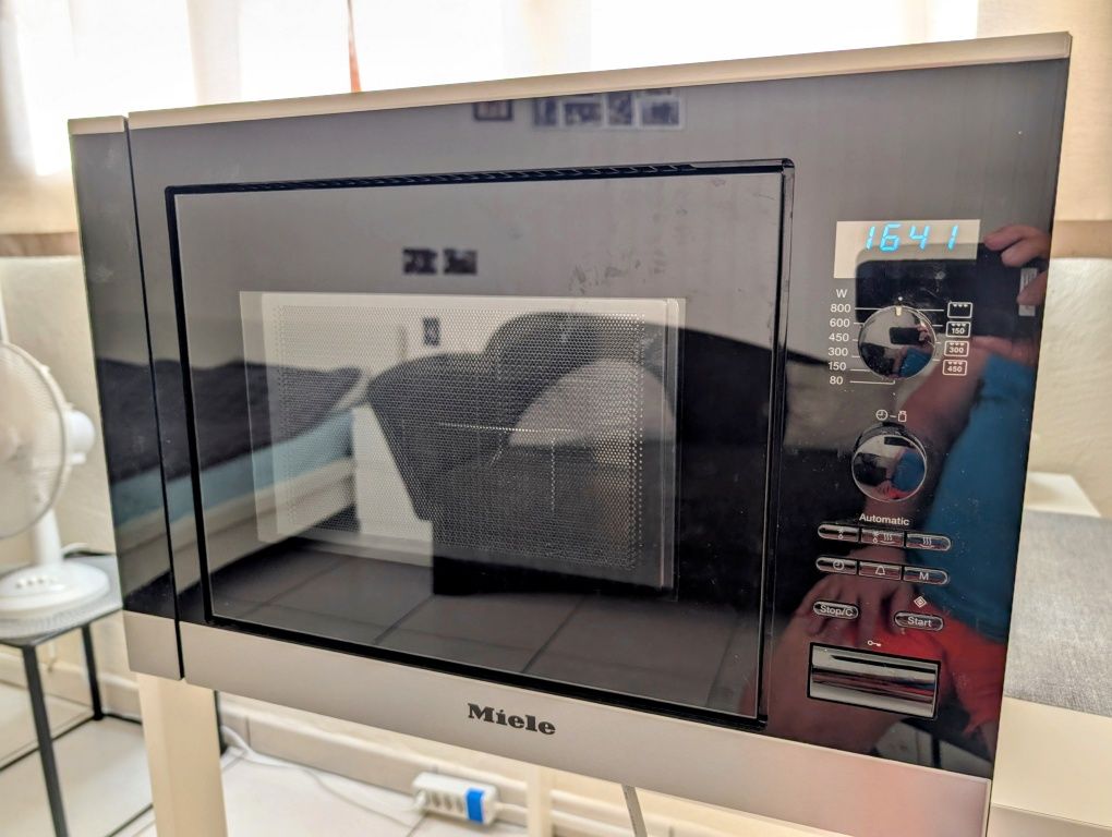 Mikrofala pod zabudowę MIELE