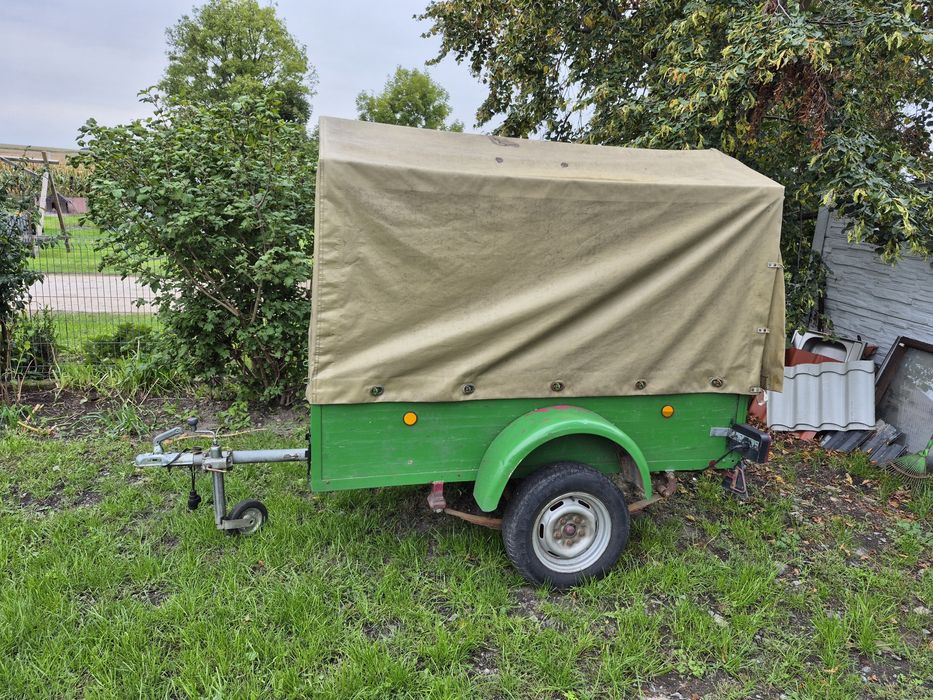 Przyczepka lekka z plandeką 750 kg – solidna, zadbana