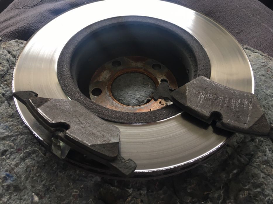 Travagem frontal BMW 520d F10 e F11 de 330mm