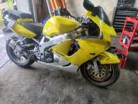 Honda CBR 900 RR SC33 . Na części . Tylko poszczególne części .