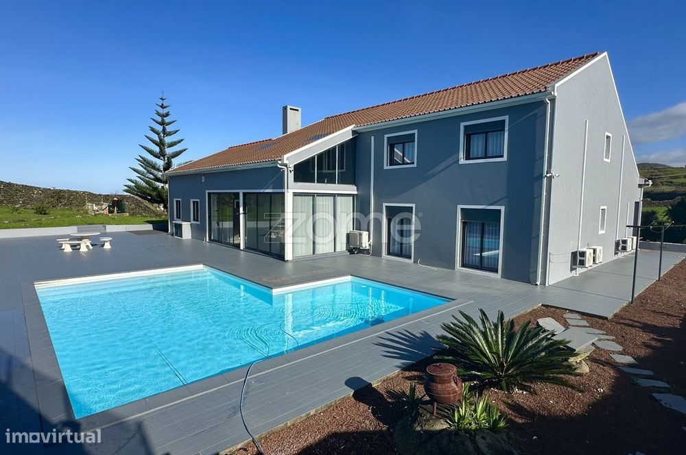 Vivenda T6 com Piscina - Pico da Pedra