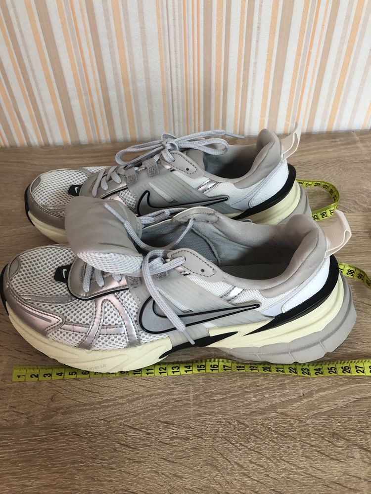 кроссовки nike v2k run