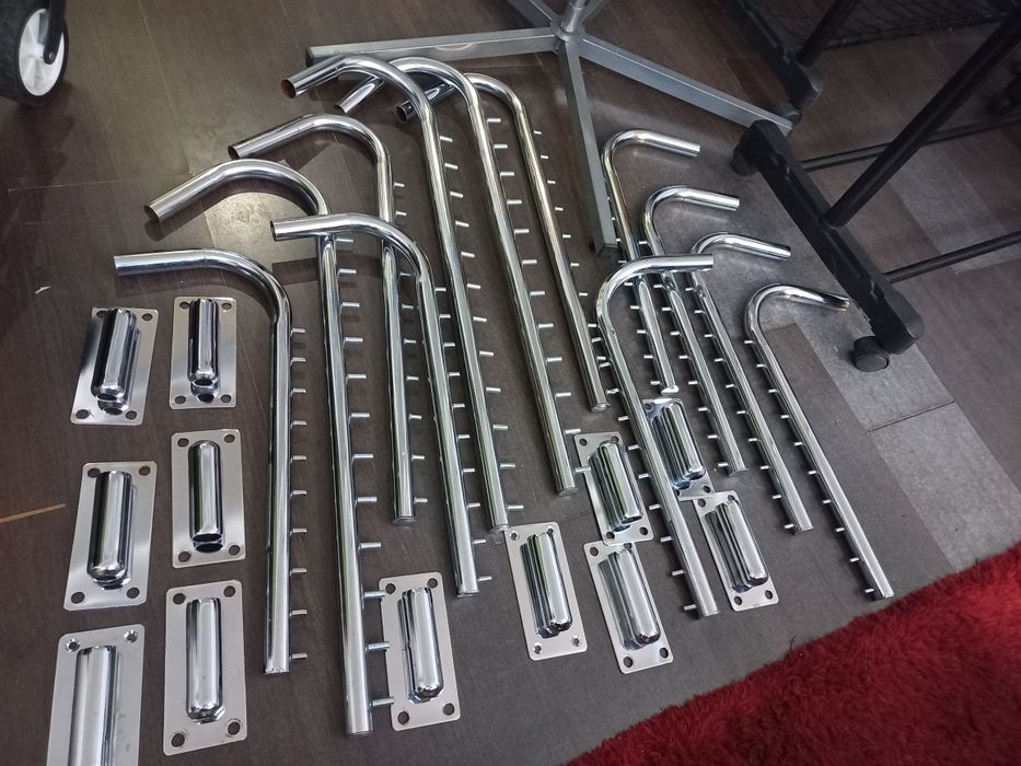 Stojaki i wieszaki scienne i stojace-Sklepowe duży zestaw-Chromowane.