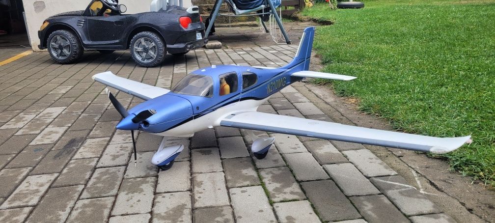 Samolot rc Cirrus SR22 Eflite