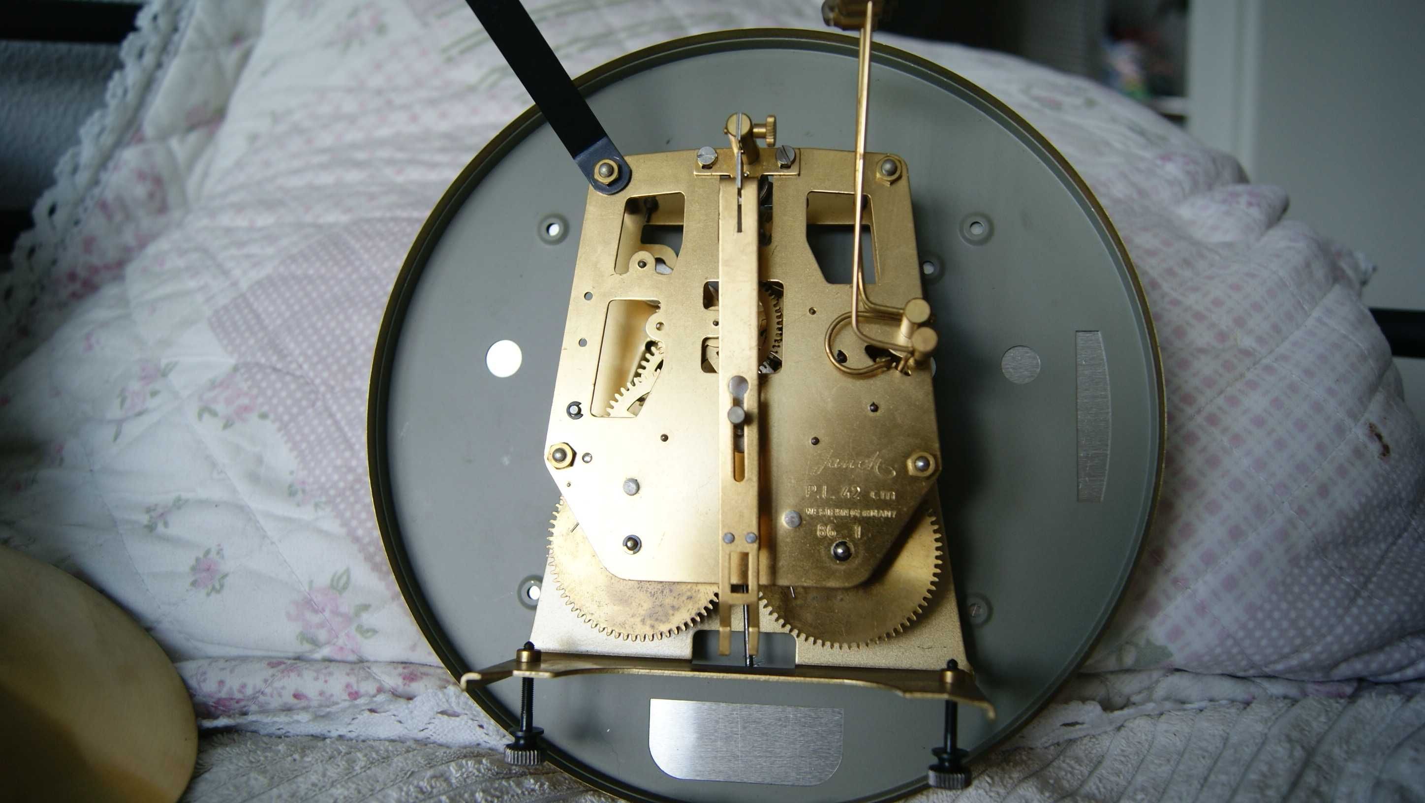 358 Zegar wiszący mechaniczny Jauch z 1986 roku