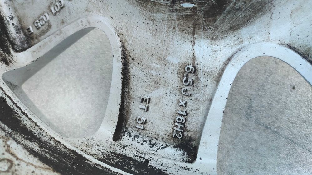 Oryginalne Felgi Aluminiowe  VW T5 T6  16 5x120   Wzmocnione  MB