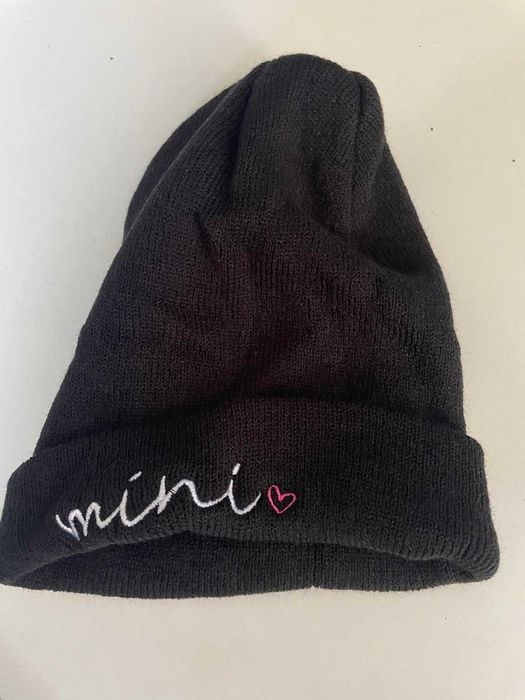 kapelusze, spinki, opaski na głowę, czapki z daszkiem, czapki zimowe