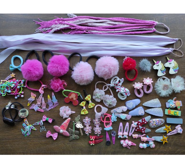 Набор аксессуаров для девочки: заколки, резинки, украшения для волос