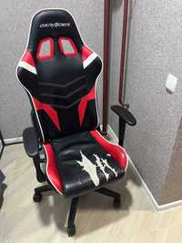 Игровое кресло Dxracer черно-красное