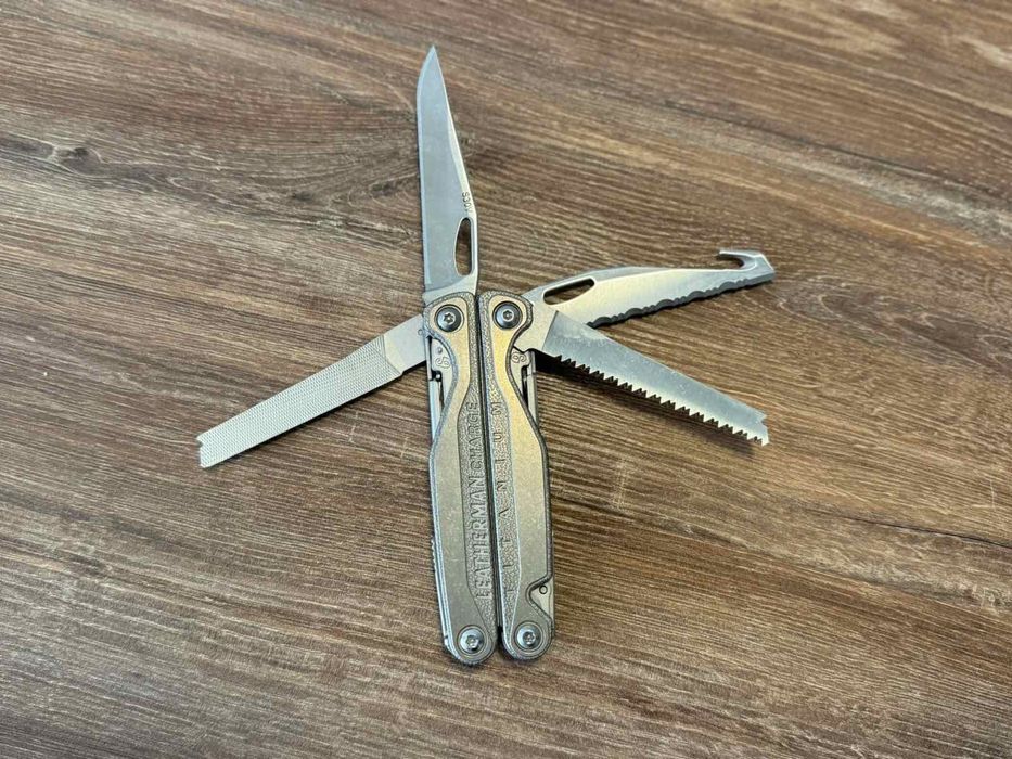 Leatherman Charge TTI Plus - топовый мультитул с клинком из s30v
