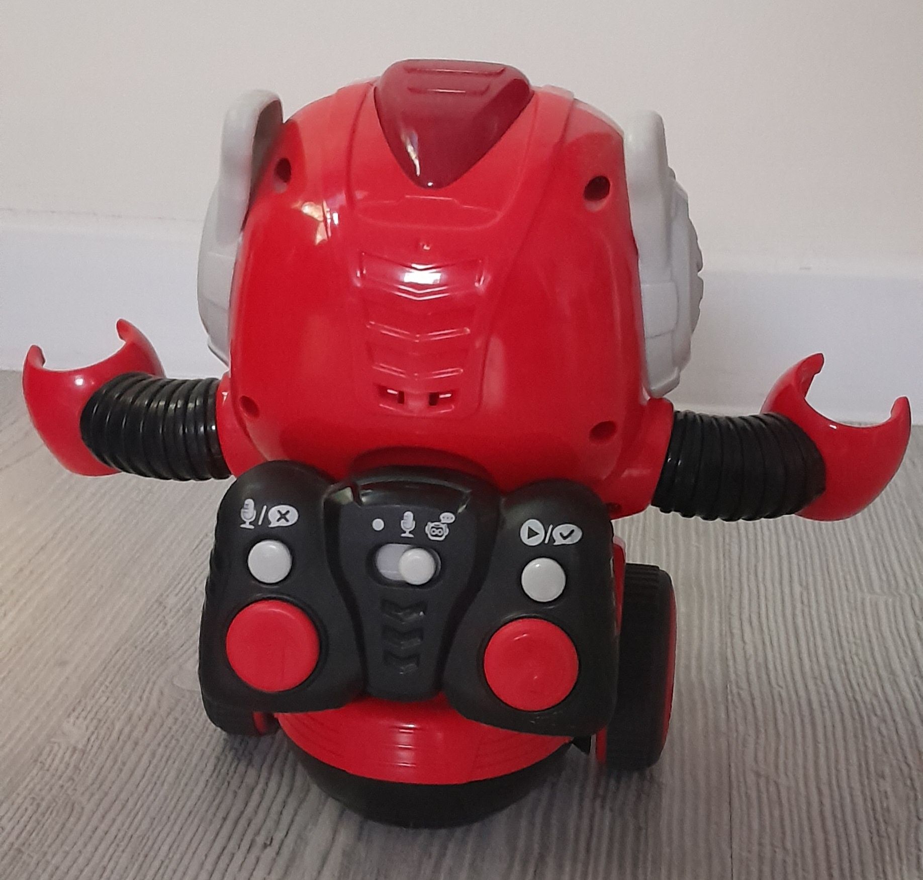 Interaktywny robot Smily