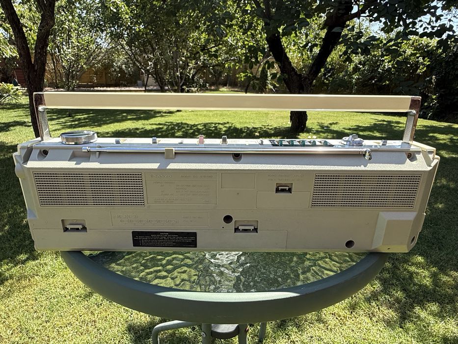 Продам магнитолу SANYO M W790K
