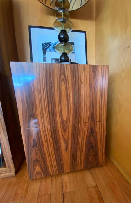 Móvel em madeira acaju