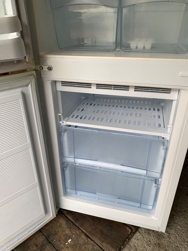 Продам двокамерний холодильник