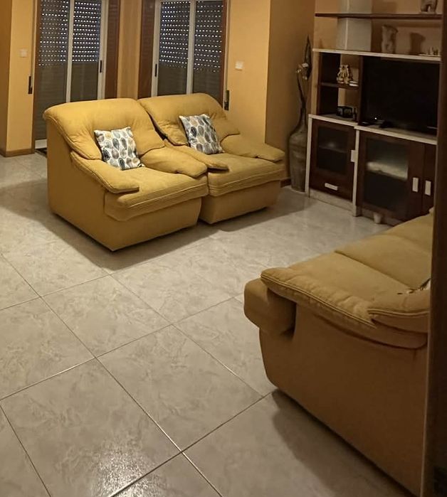 Vendo 3 sofas ( 1 faz cama )