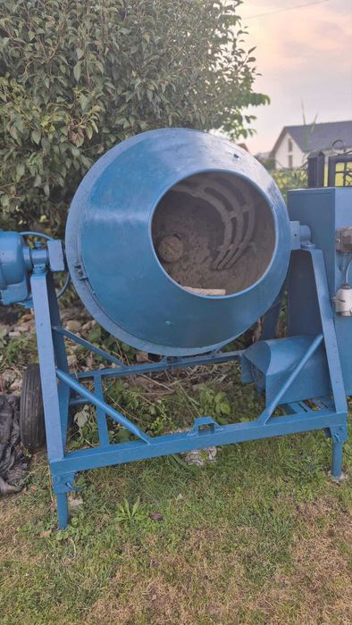Betoniarka 250 l