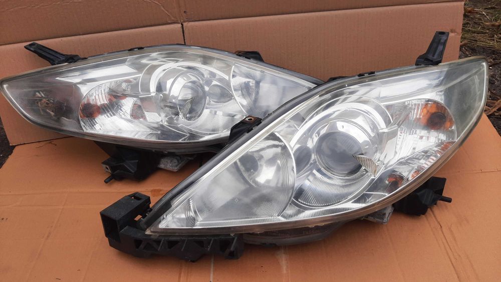 lampa przód lampy przednia Mazda 5 V  ksenon
