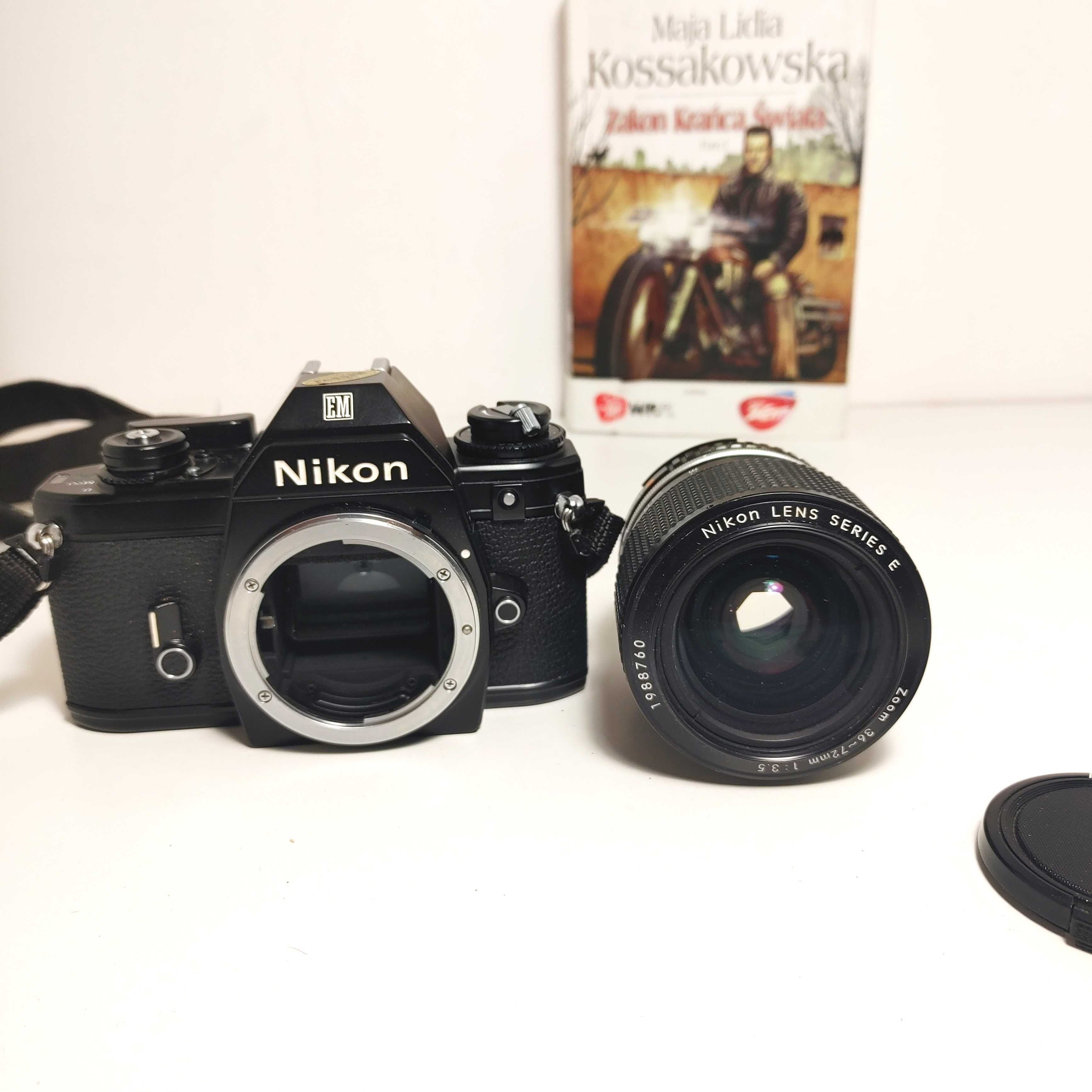 Niezawodna Lustrzanka NIKON EM z Nikon Lens Series E 36-72 mm 1:3,5