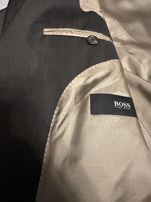 Garnitur Hugo Boss brązowy w prążki rozmiar 52