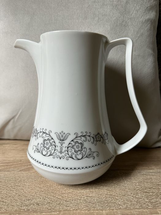 Dzbanek / mlecznik JLMENAU biały porcelana - PRL