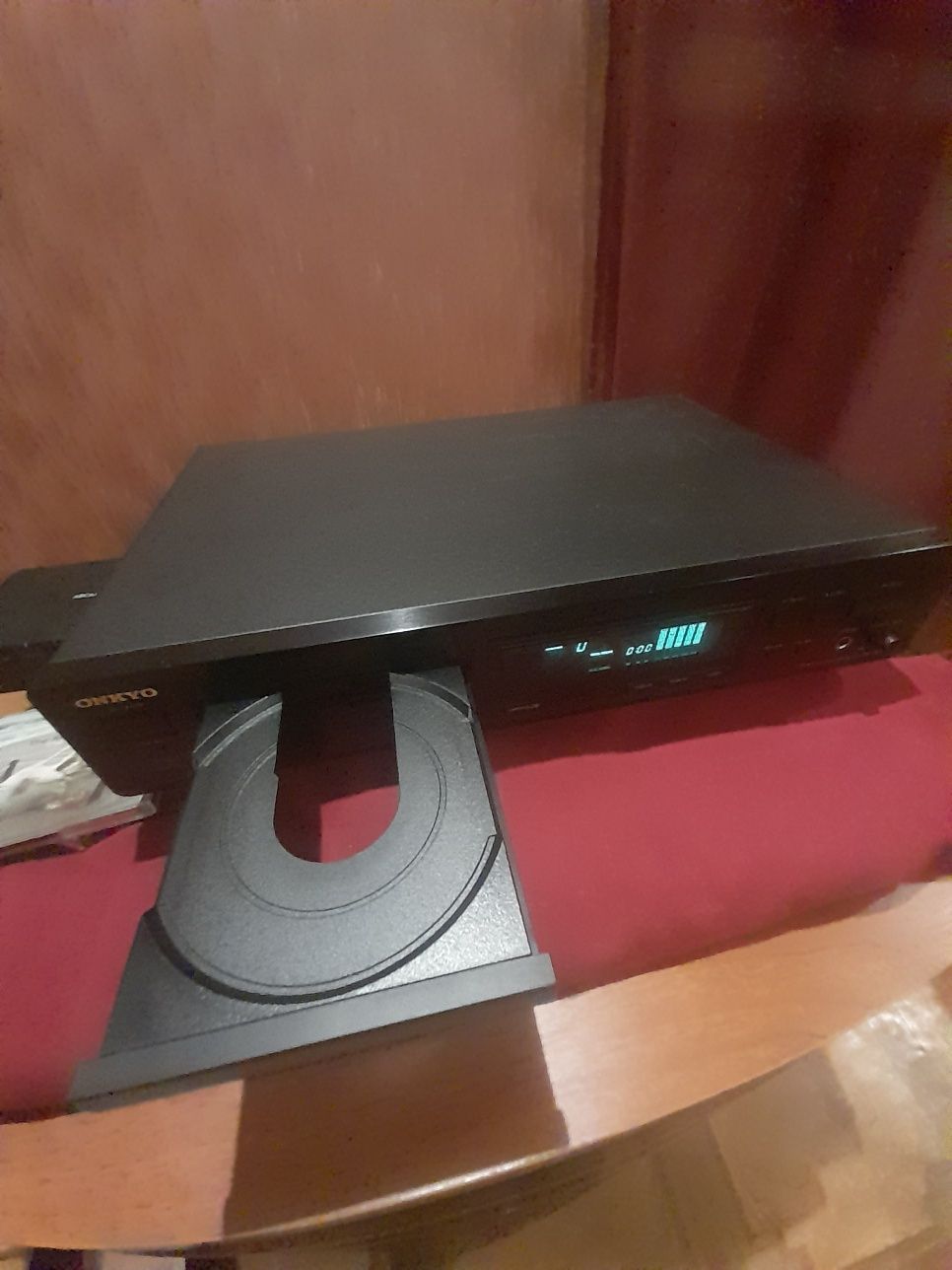 Cd програвач onkyo DX-7222