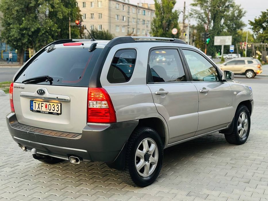 Продам Kia Sportage с надійним двигуном 2 л дизель