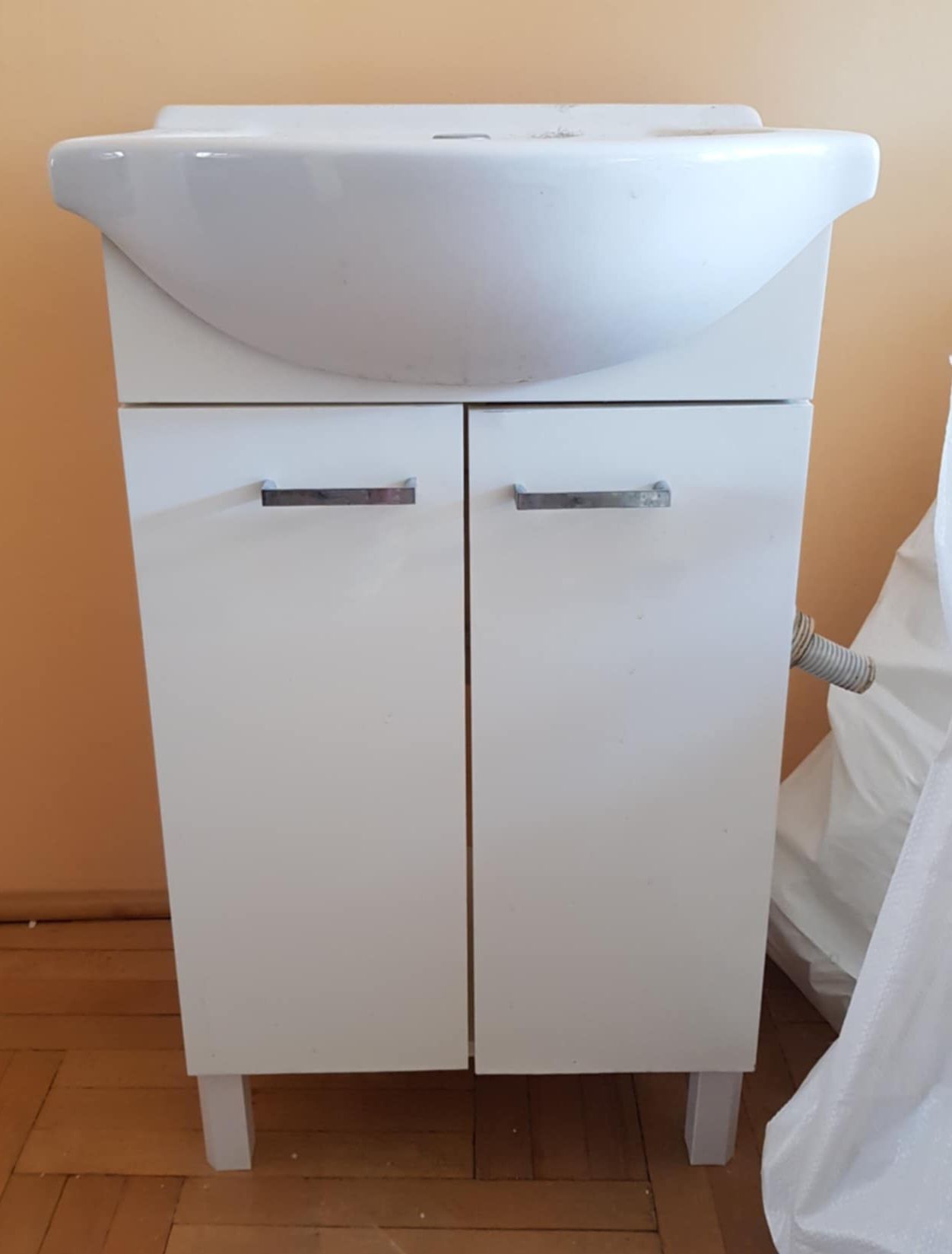 Szafka z umywalka