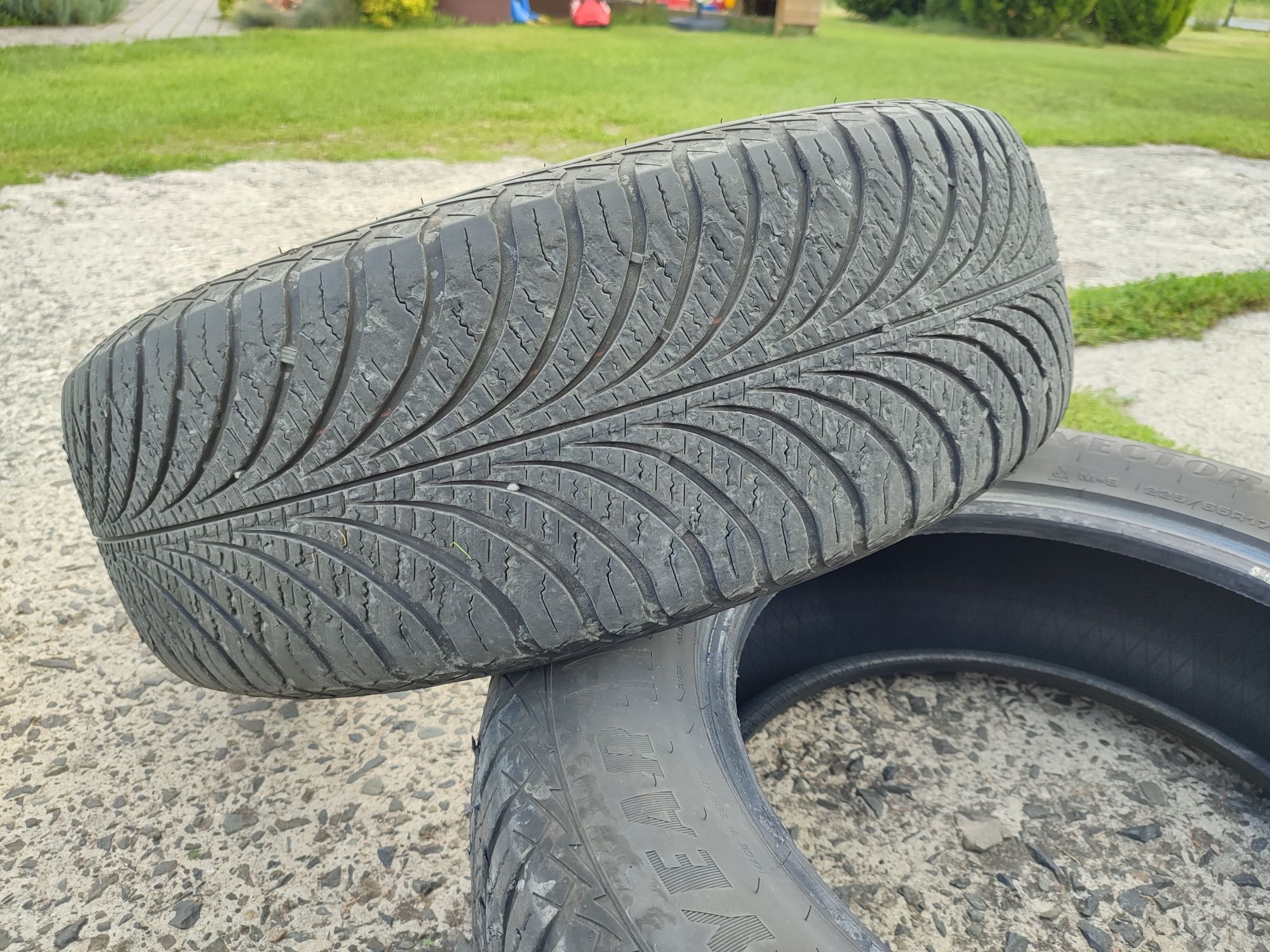 225/65R17 Goodyear Vector 4 Seasons całoroczna