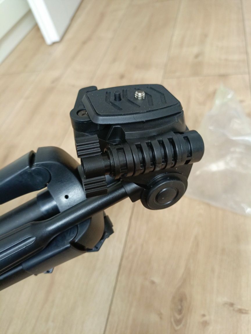 Statyw laser krzyżowy Parkside laser liniowy poziomica
