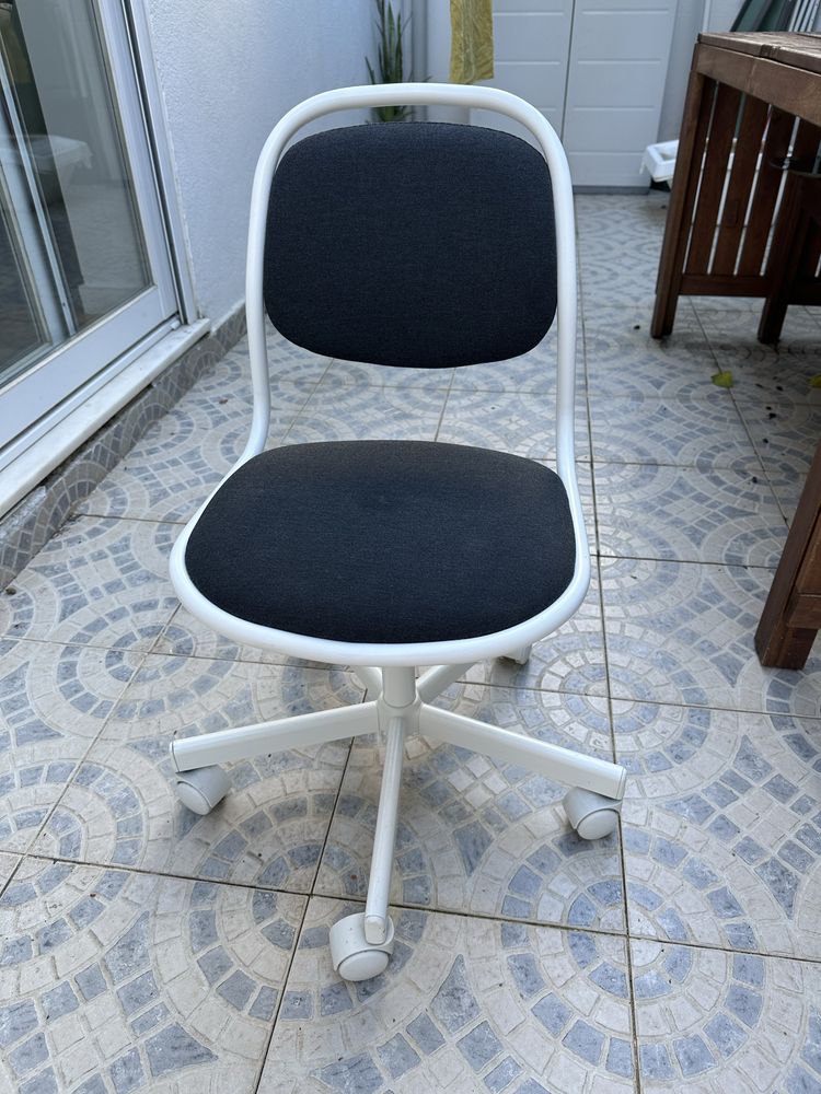 Vendo cadeira de secretária de criança