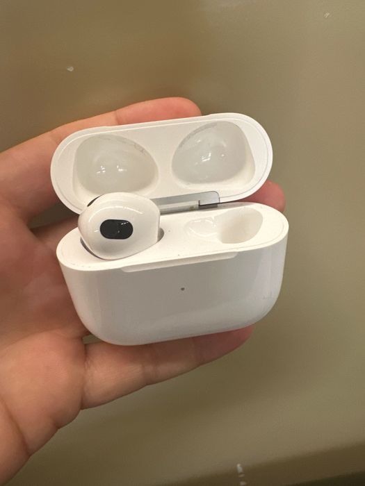 AirPods 3 geração com um auricular