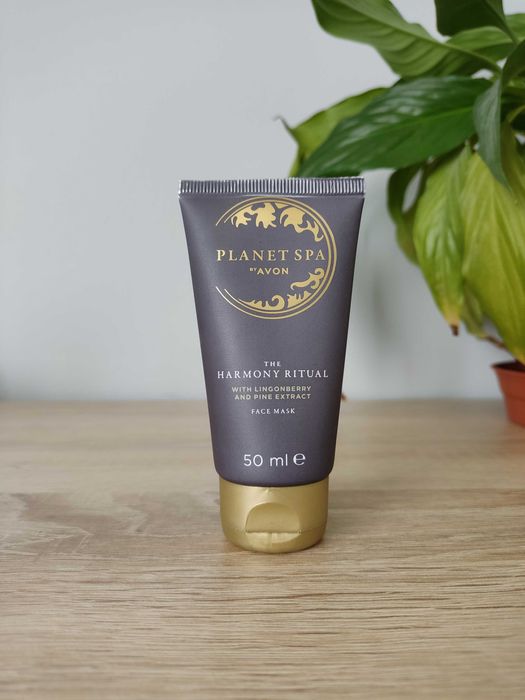 Rewitalizująca maseczka do twarzy borówka nasion sosny Planet Spa Avon