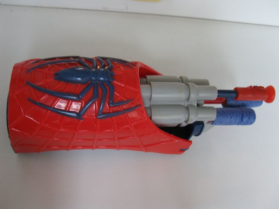 Браслет спайдермена стреляющий палочками бластер Человек-паук