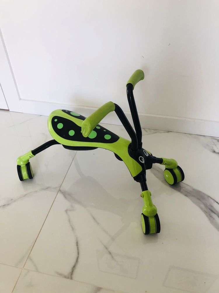 Jezdzik  dla dziecka 360 scramble bug