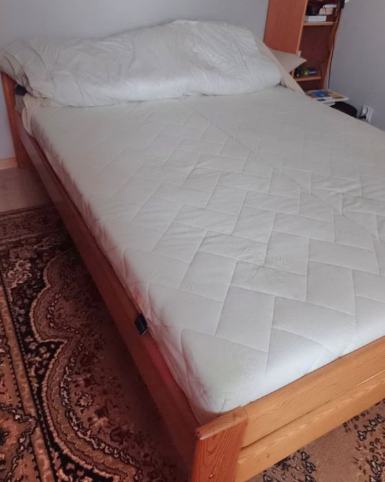 Łóżko 2-osobowe, rama z materacem, stan bardzo dobry!