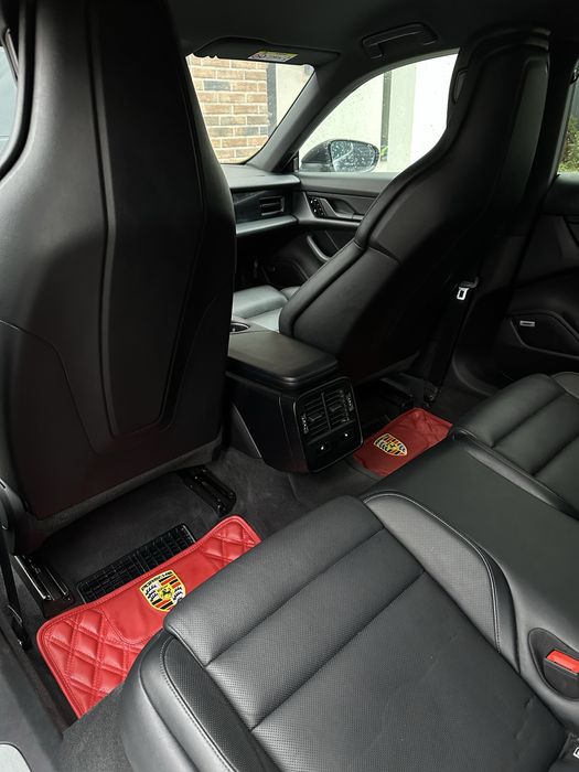 Porsche Taycan 4s 2021 року 571 к.с.