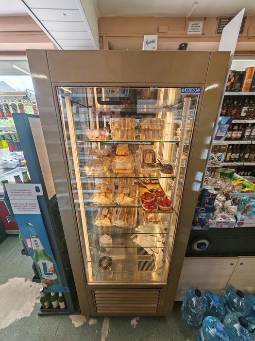 Lada szafa witryna chłodnicza ciasto ciastka