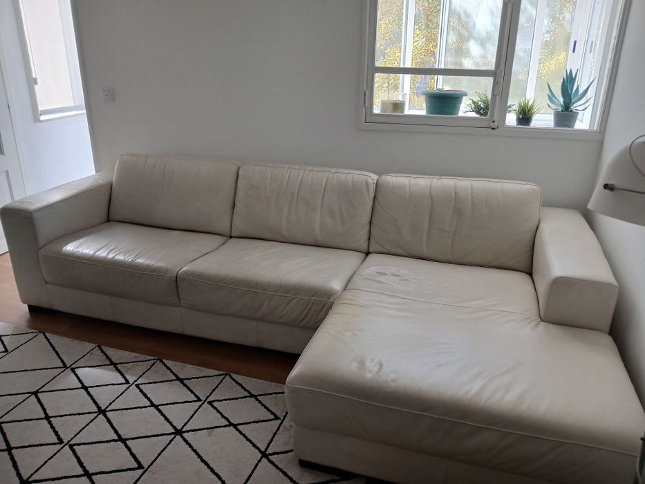 Sofá com chaise longue à direita