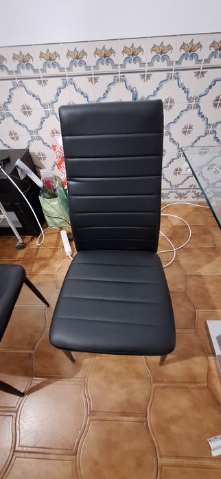 Conjunto mesa e cadeiras