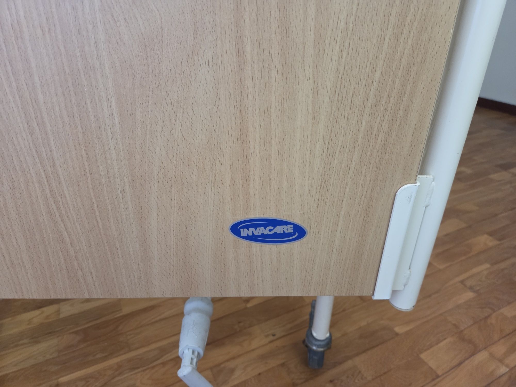 Cama hospitalar articulada INVACARE