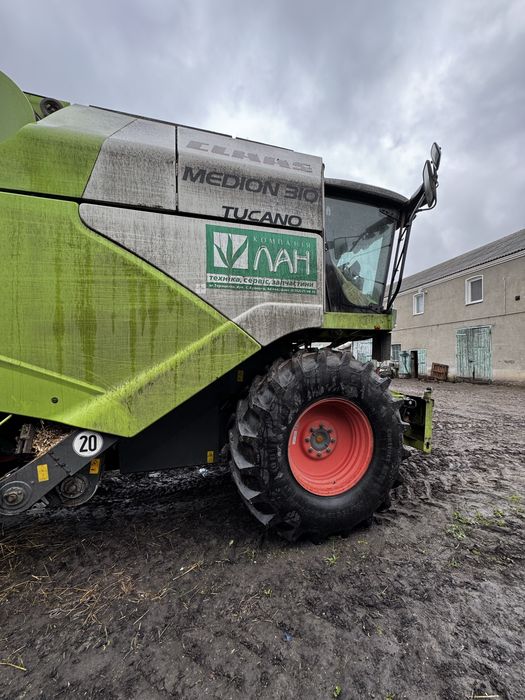 Claas Tucano 320 комбайн