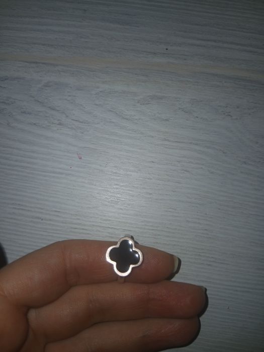 Продам кольцо серебро с золотой вставки